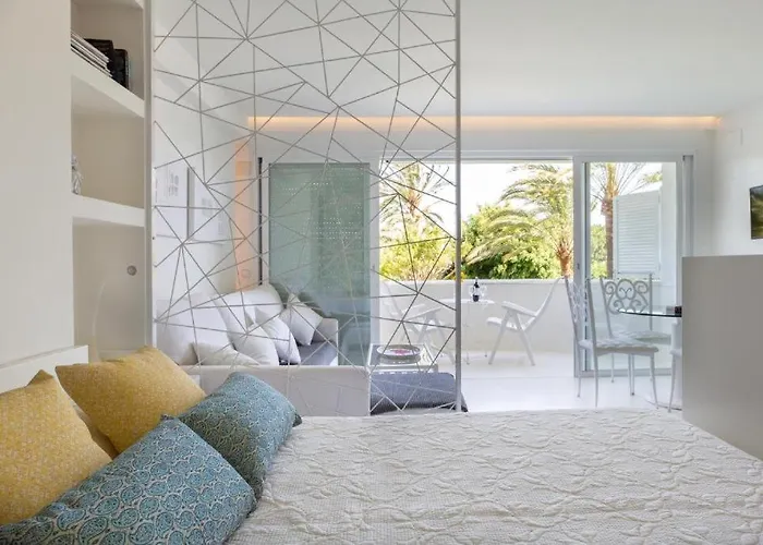 Bright Pool Walk To - Playa Real - Pass The Keys * Marbella