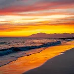 Bright Pool Walk To - Playa Real - Pass The Keys * Marbella