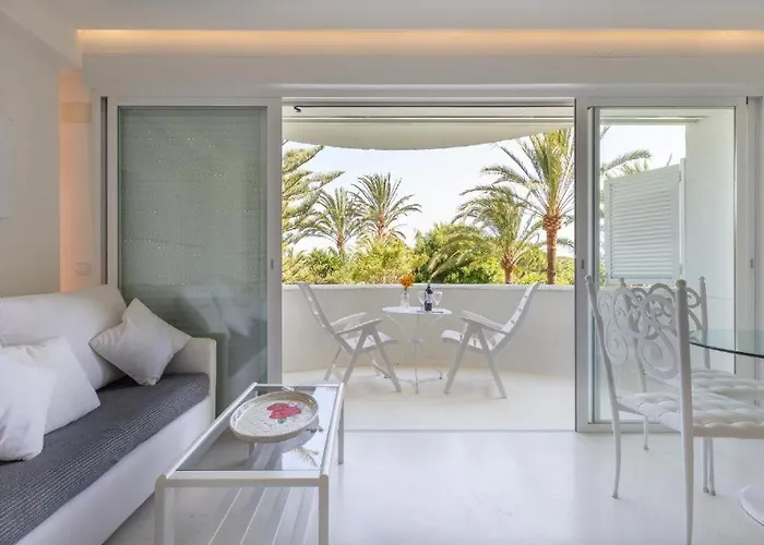 Bright Pool Walk To - Playa Real - Pass The Keys Marbella