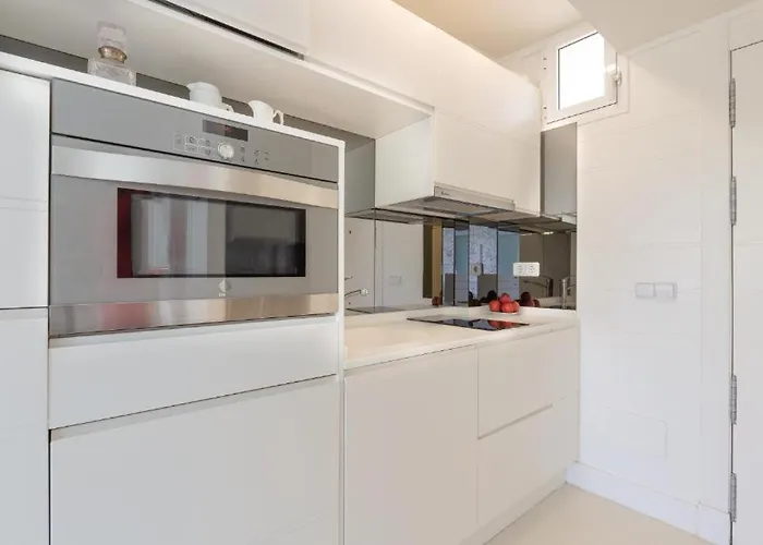 Bright Pool Walk To - Playa Real - Pass The Keys 마르베야