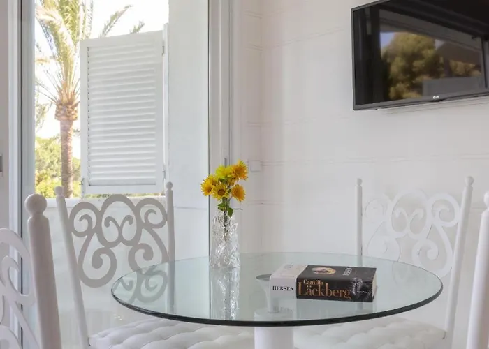 아파트 Bright Pool Walk To - Playa Real - Pass The Keys *