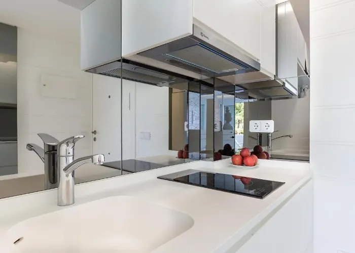 Bright Pool Walk To - Playa Real - Pass The Keys Marbella