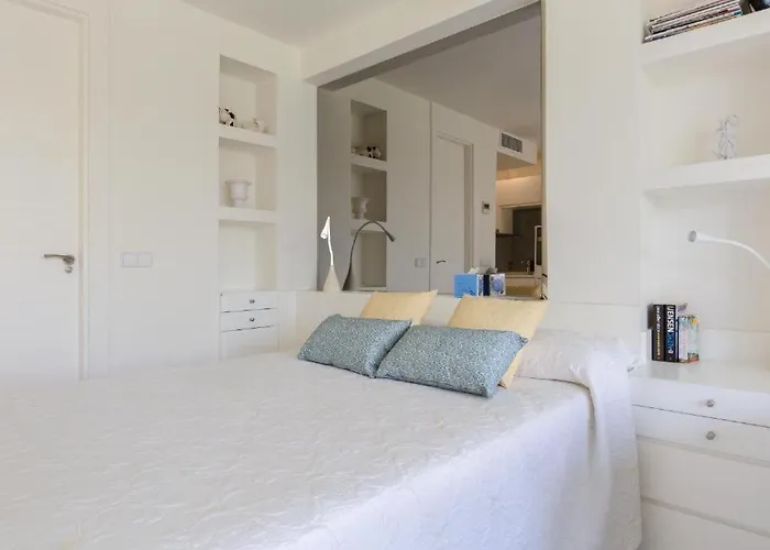 Bright Pool Walk To - Playa Real - Pass The Keys *