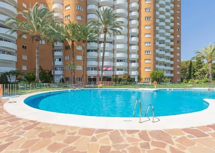 Appartamento Bright Pool Walk To - Playa Real - Pass The Keys Marbella