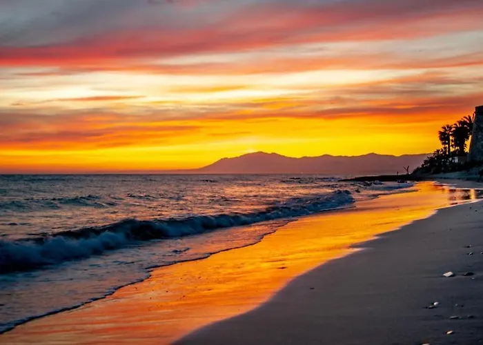 Bright Pool Walk To - Playa Real - Pass The Keys * Marbella