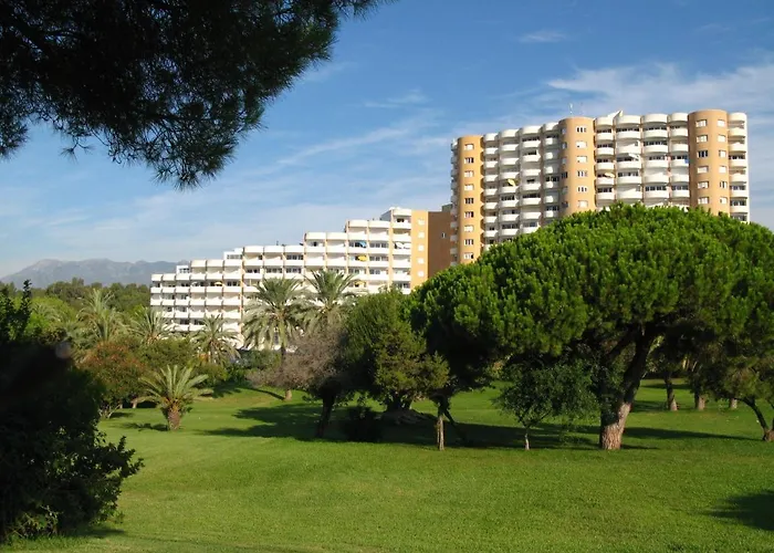 Bright Pool Walk To - Playa Real - Pass The Keys Marbella