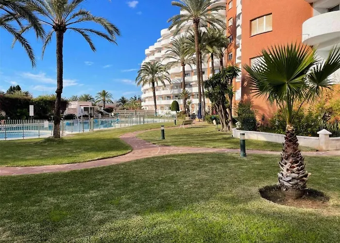 Bright Pool Walk To - Playa Real - Pass The Keys *