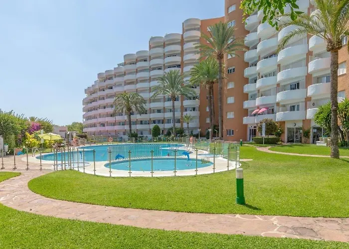 Bright Pool Walk To - Playa Real - Pass The Keys *