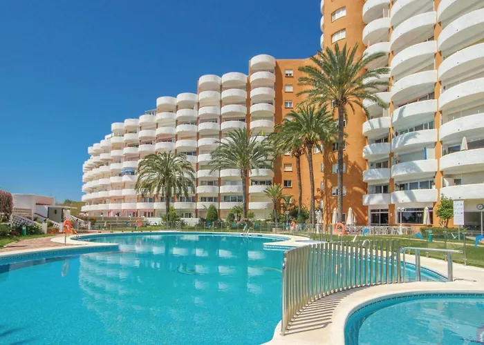 Апартаменты Bright Pool Walk To - Playa Real - Pass The Keys Марбелья